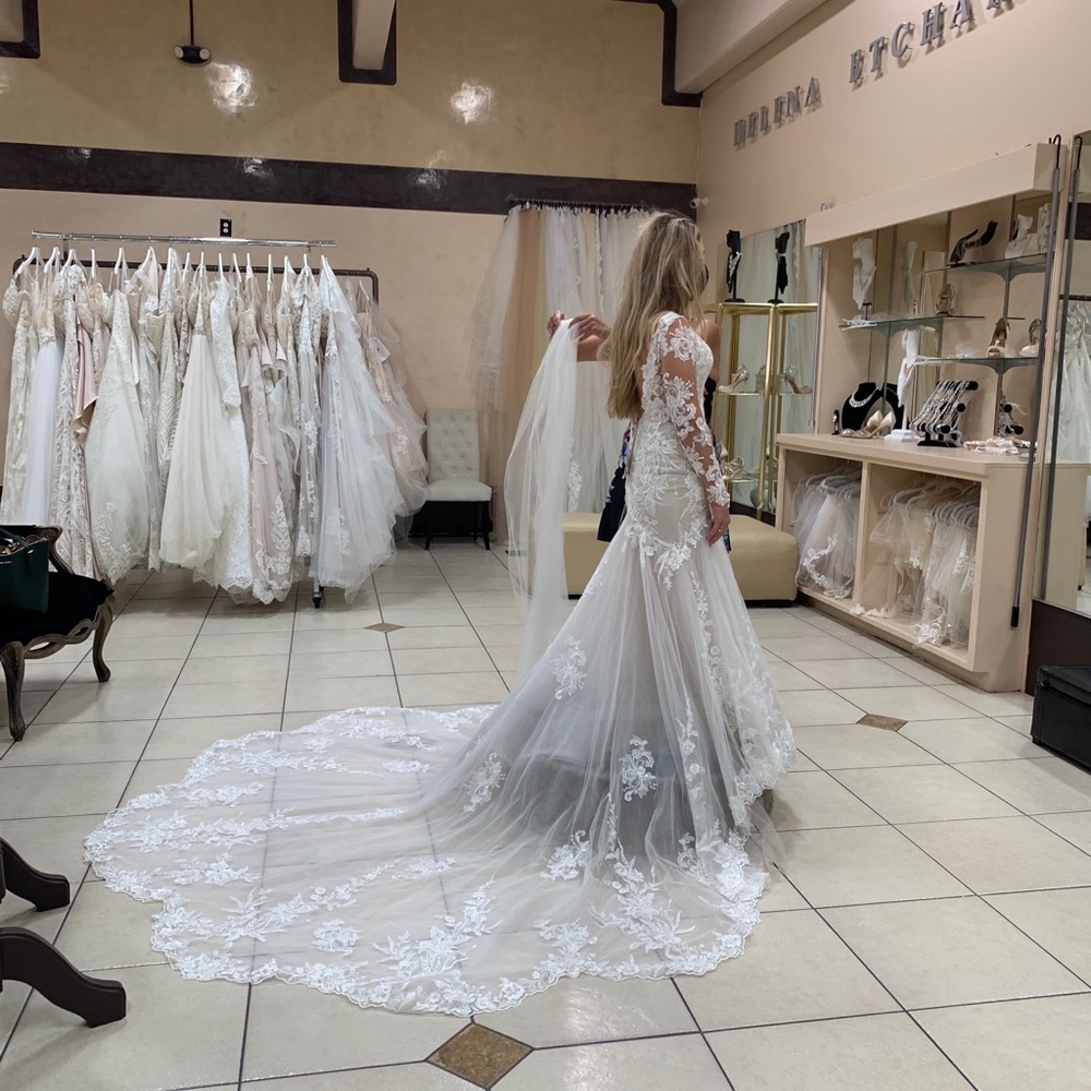 Selling a never worn/used wedding dress